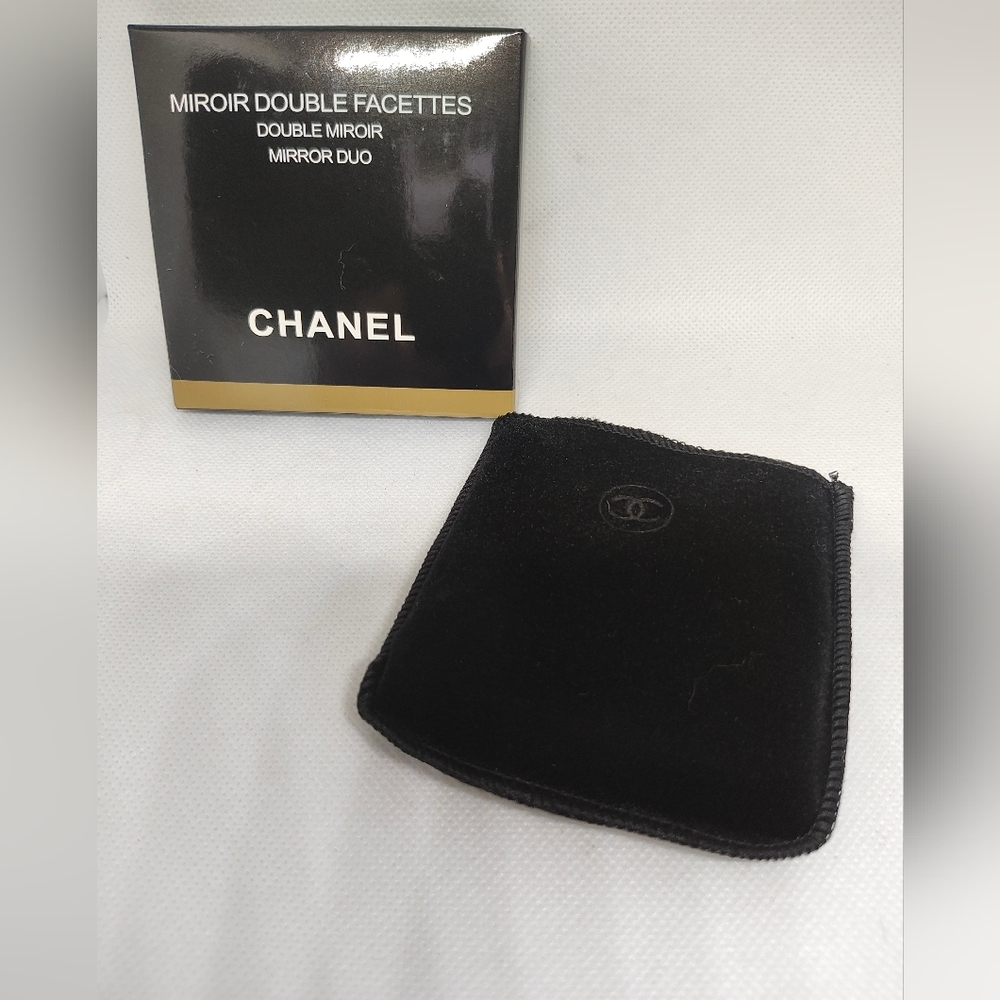 White With Black Lettering Double Facettes Compact Mirror - Picture 4 of 9